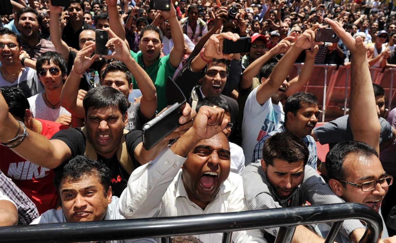 Indian fans come out to meet the cricketers, Melbourne, December 23, 2011