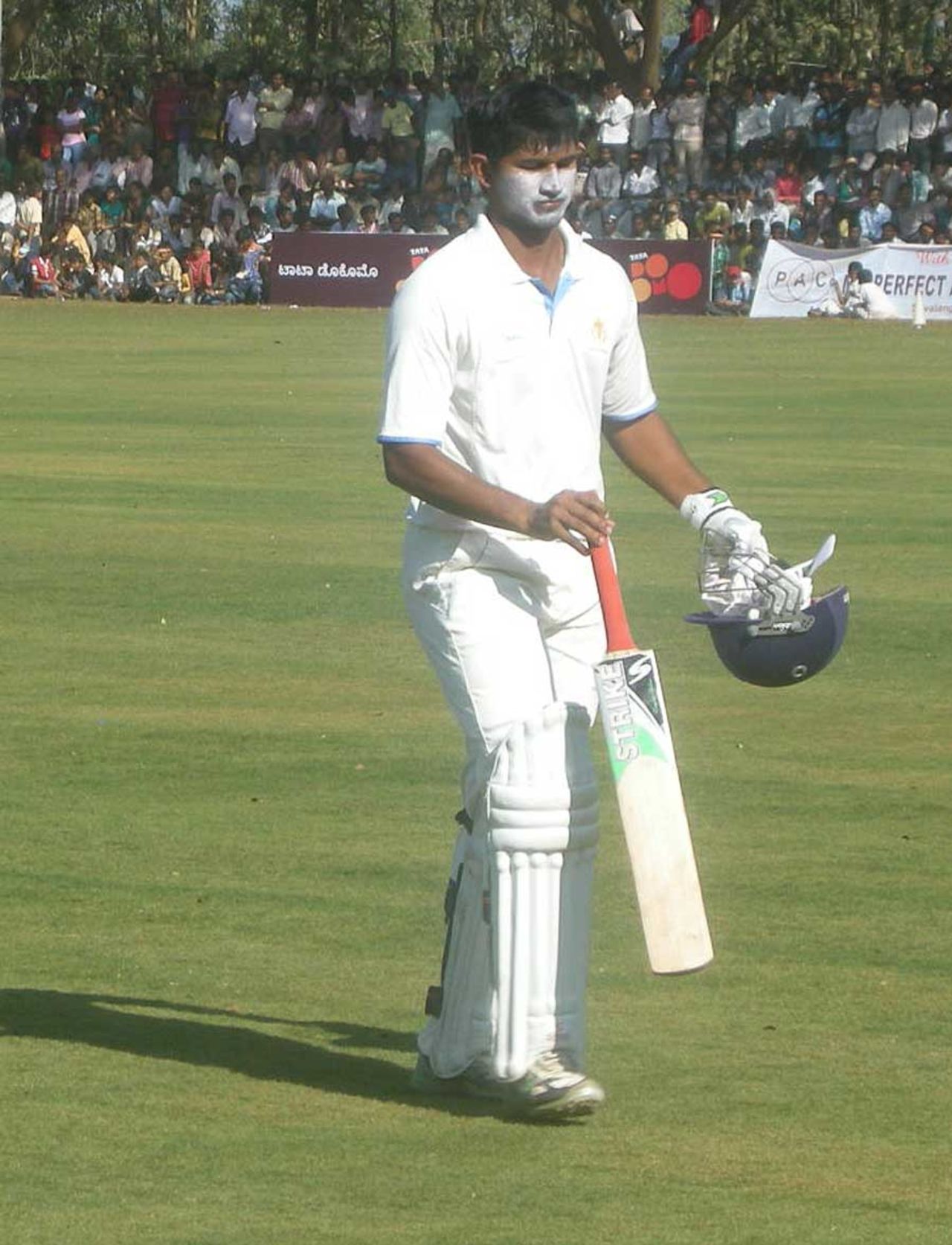 Ganesh Satish walks back after making 190, Karnataka v Uttar Pradesh, Ranji Trophy Elite, Shimoga, 4th day, December 24, 2011