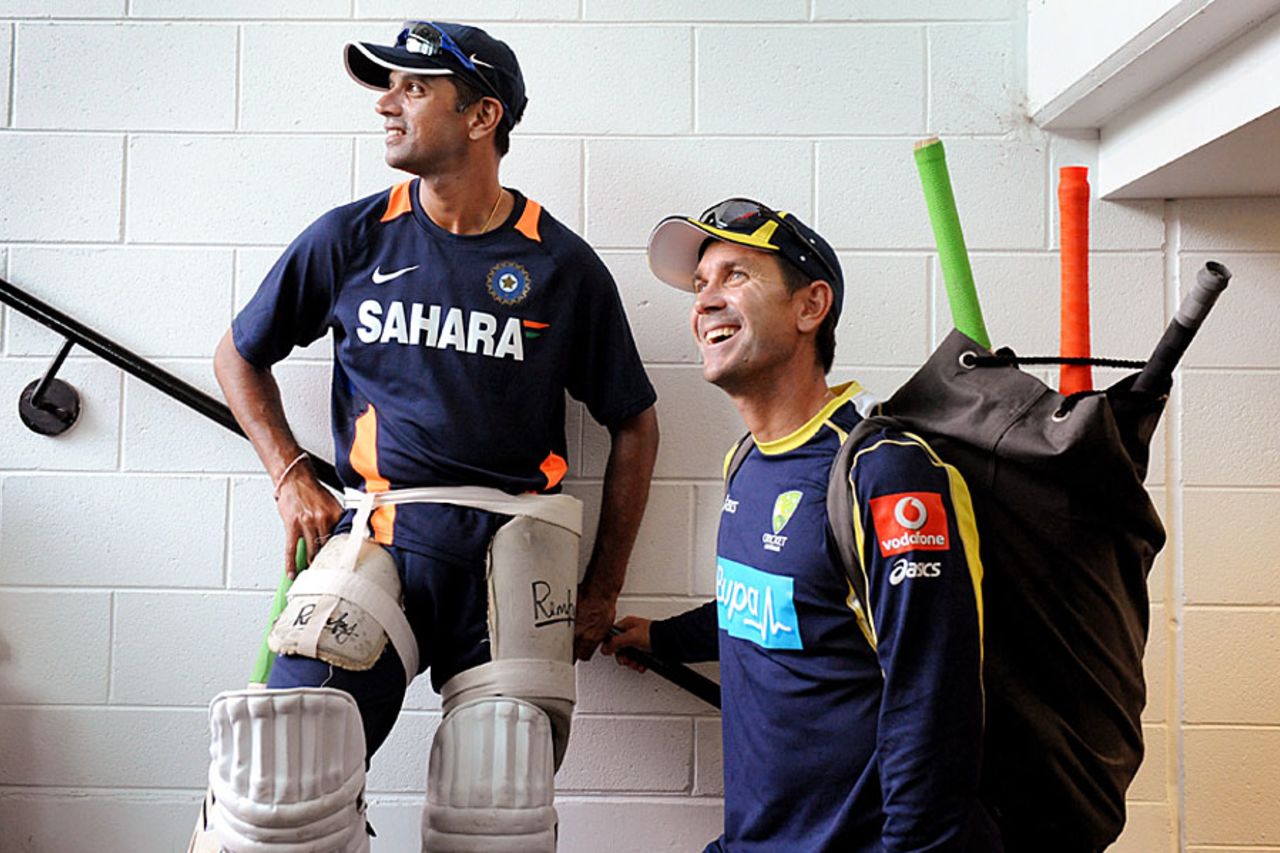 Rahul Dravid has chat with Australian batting coach Justin Langer, Melbourne, December 25, 2011