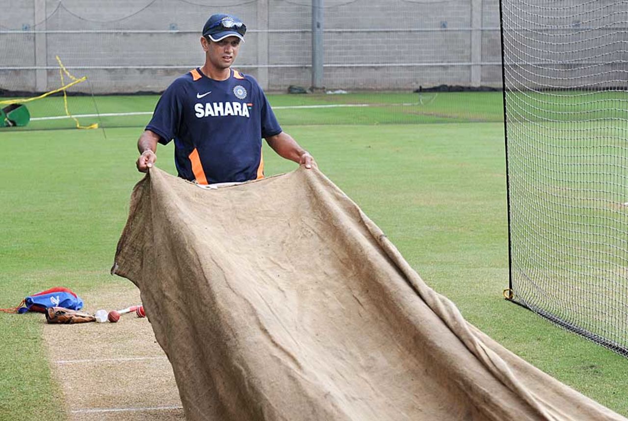 Rahul Dravid lends a hand with the covers, Melbourne, December 25, 2011