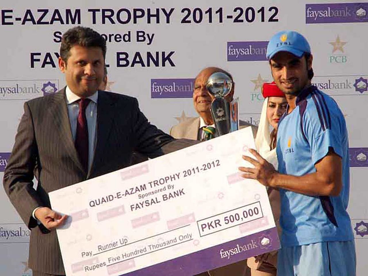 Imran Nazir with the runners-up cheque and trophy, Pakistan International Airlines v Zarai Taraqiati Bank Limited, Quaid-E-Azam Trophy Division One final, Karachi, 4th day, December 23, 2011