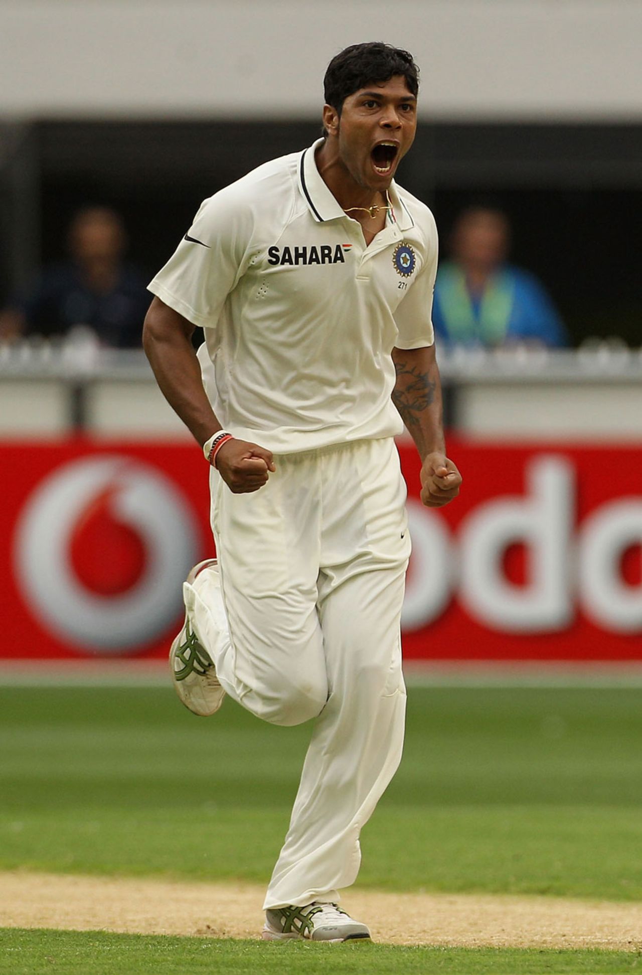 Umesh Yadav struck soon after a short rain break, Australia v India, 1st Test, Melbourne, 1st day, December 26, 2011