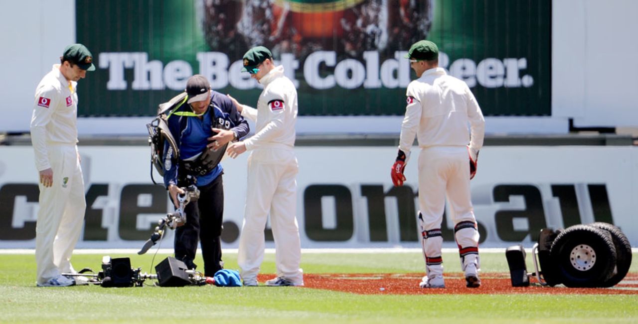 A cameraman had a mishap at the onset of the second session, Australia v India, 1st Test, Melbourne, 2nd day, December 27, 2011