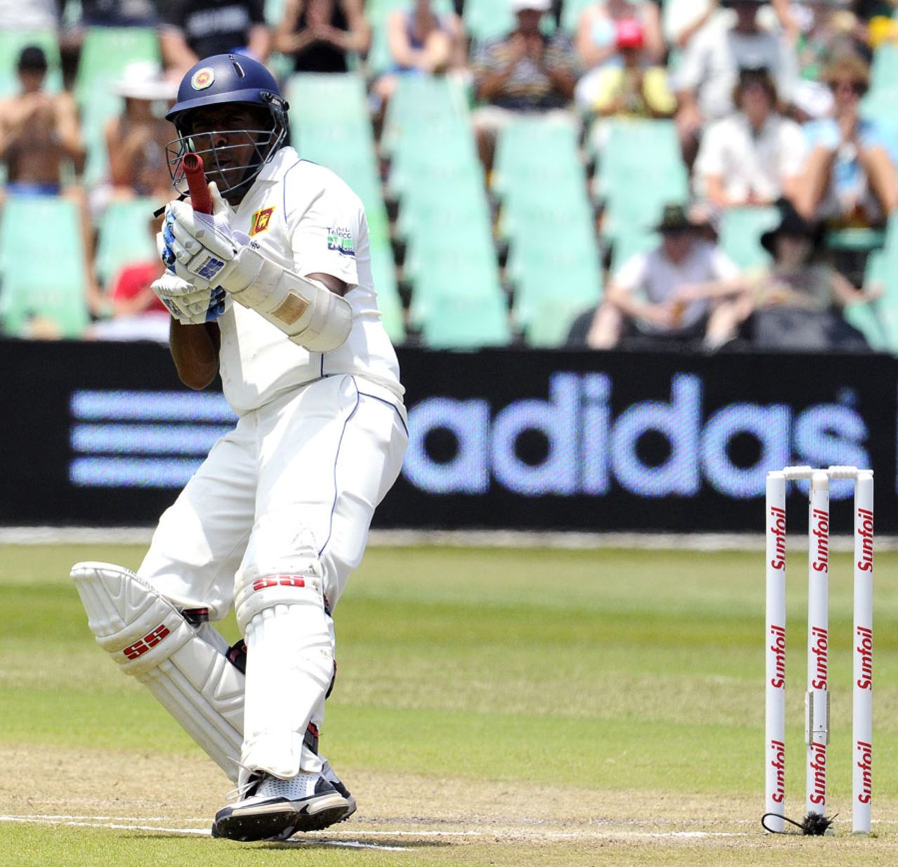 Thilan Samaraweera celebrates getting to a century, South Africa v Sri Lanka, 2nd Test, Durban, 2nd day, December 27, 2011