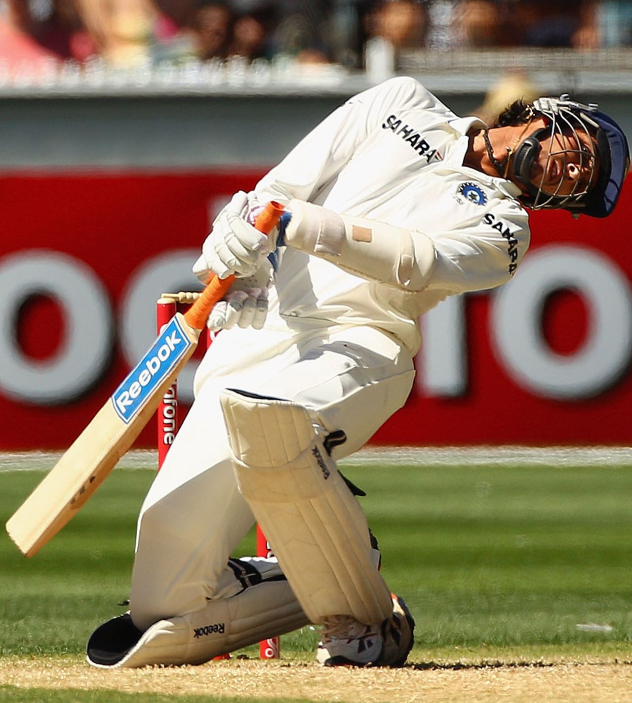 Ishant Sharma ducks a bouncer, Australia v India, 1st Test, Melbourne, 3rd day, December 28, 2011
