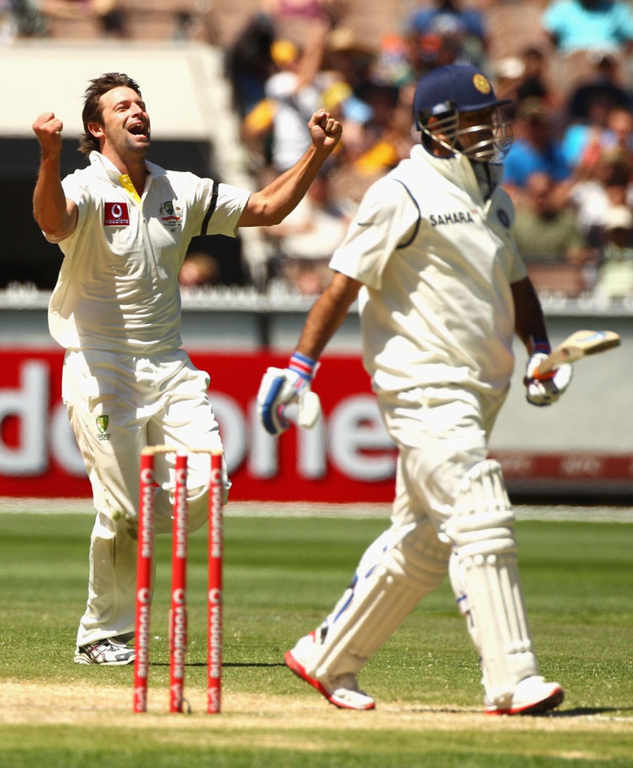 Ben Hilfenhaus had MS Dhoni nick to gully, Australia v India, 1st Test, Melbourne, 3rd day, December 28, 2011
