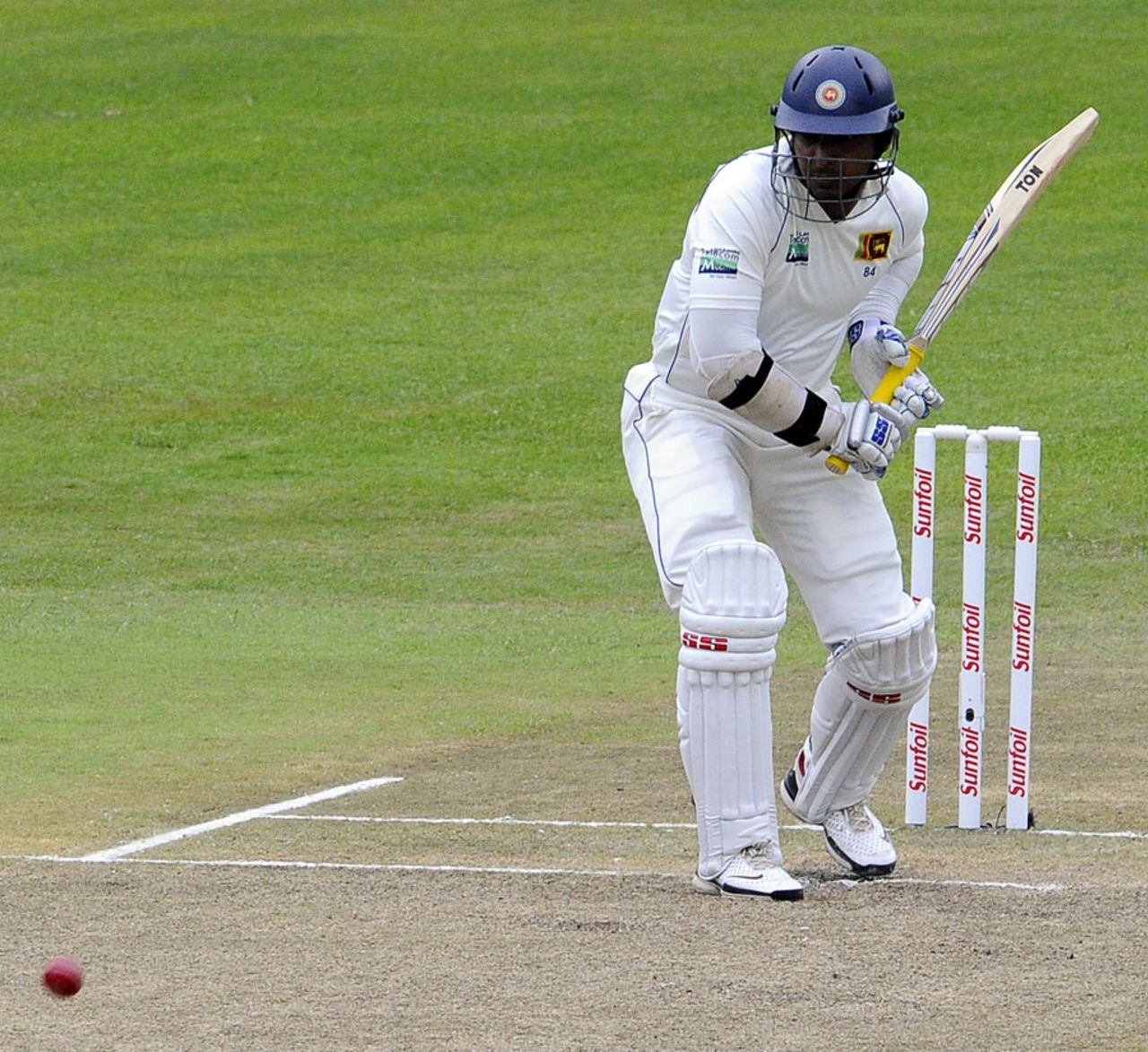 Kumar Sangakkara watches the ball closely, South Africa v Sri Lanka, 2nd Test, Durban, 3rd day, December 28, 2011