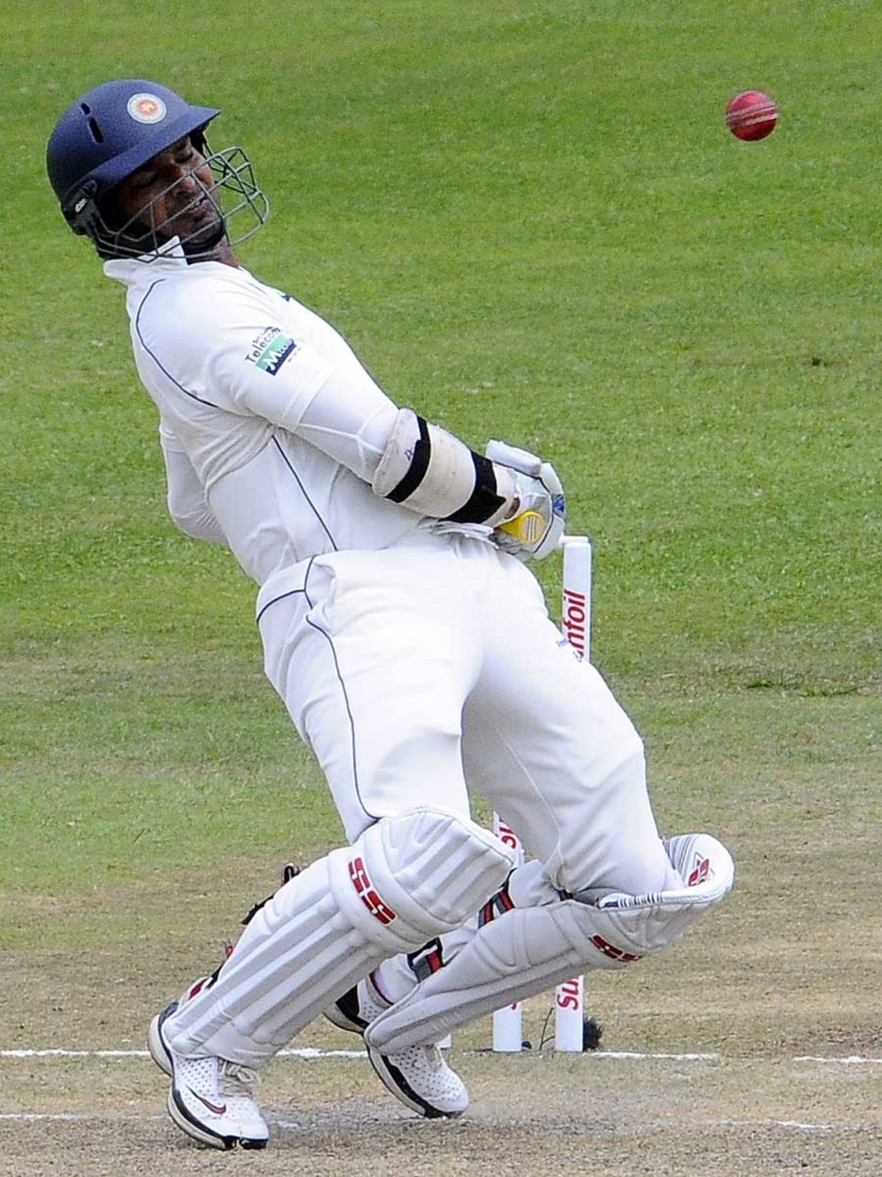 Kumar Sangakkara sways out of a bouncer's way, South Africa v Sri Lanka, 2nd Test, Durban, 3rd day, December 28, 2011