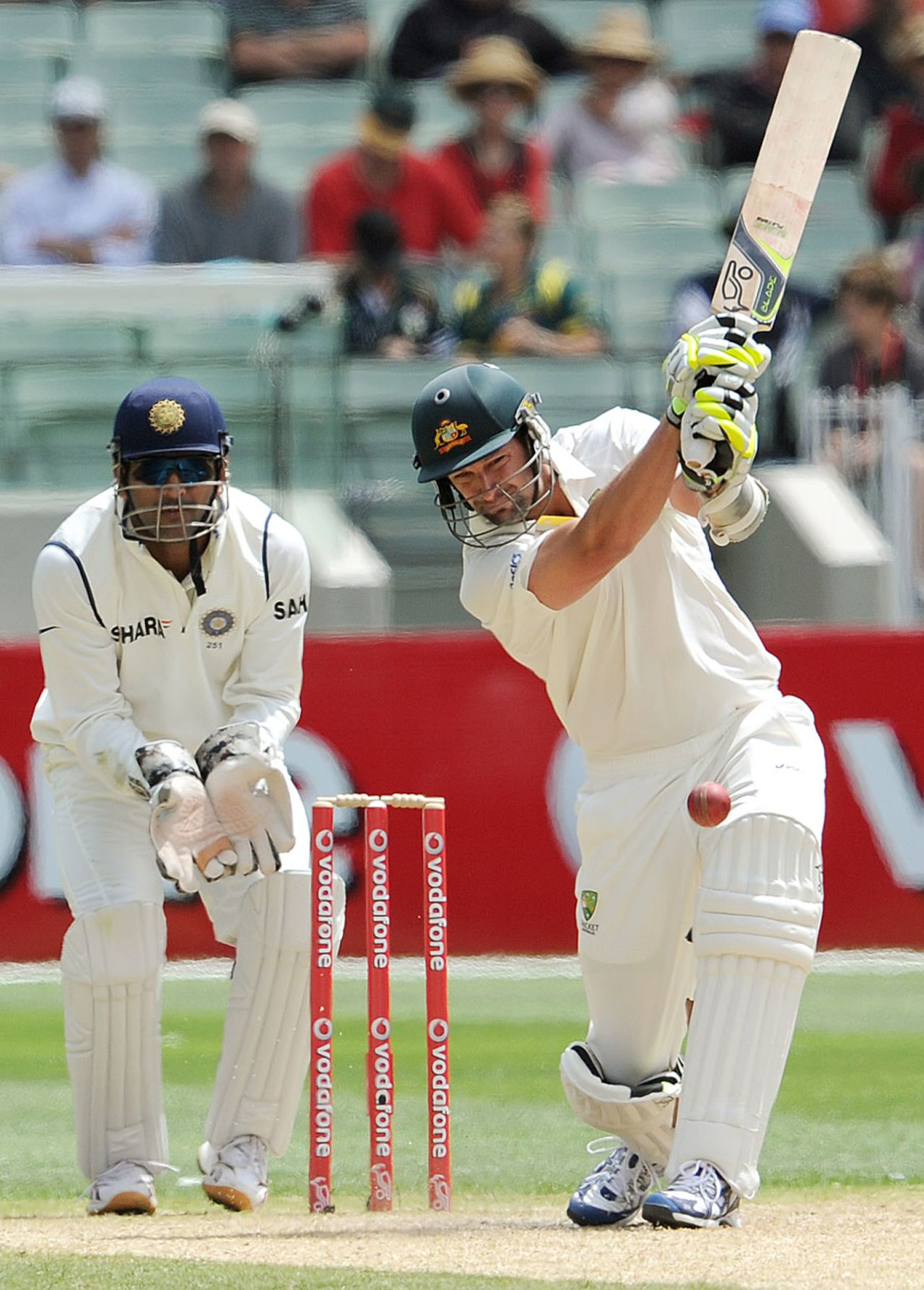 Ben Hilfenhaus frustrated India in a handy last-wicket stand, Australia v India, 1st Test, Melbourne, 4th day, December 29, 2011