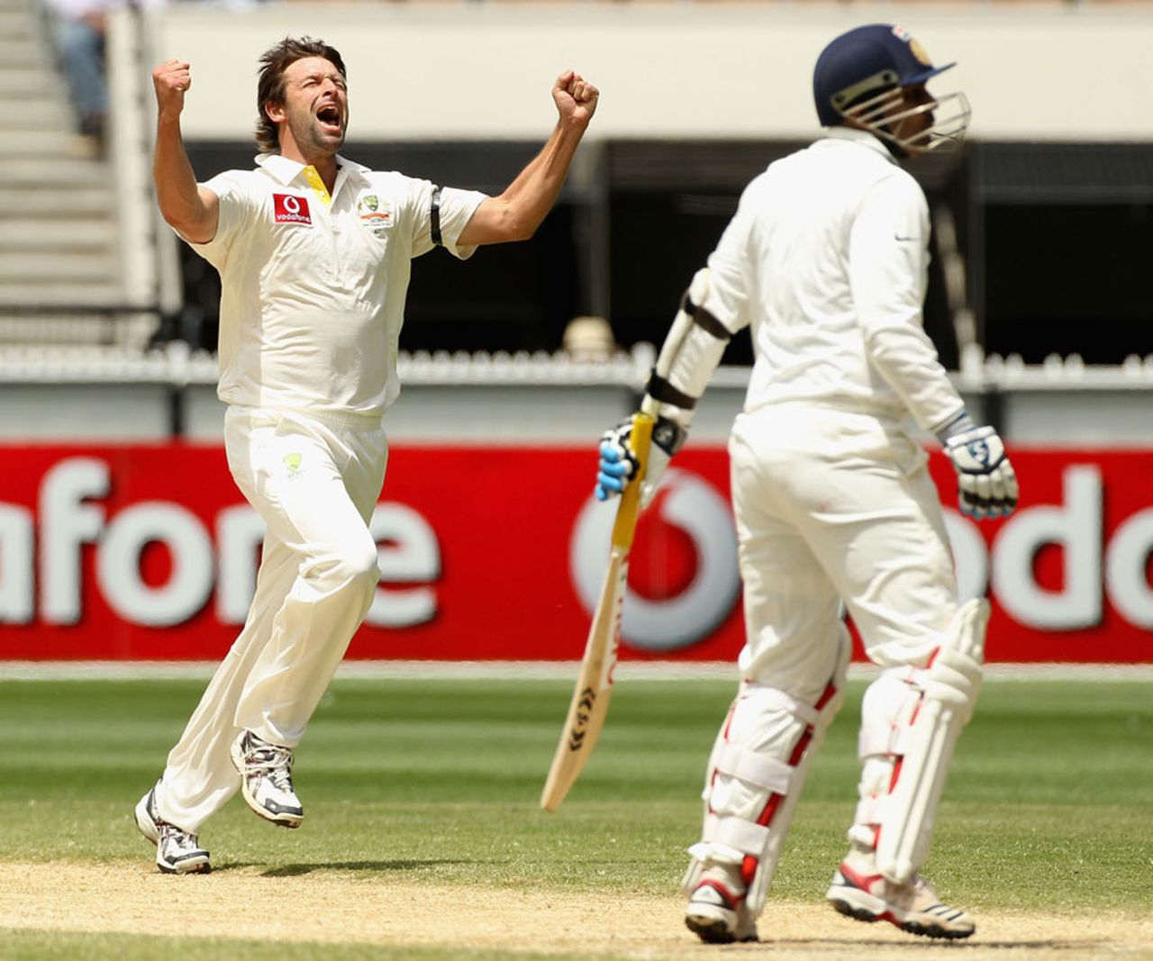 Ben Hilfenhaus is pumped up after dismissing Virender Sehwag, Australia v India, 1st Test, Melbourne, 4th day, December 29, 2011