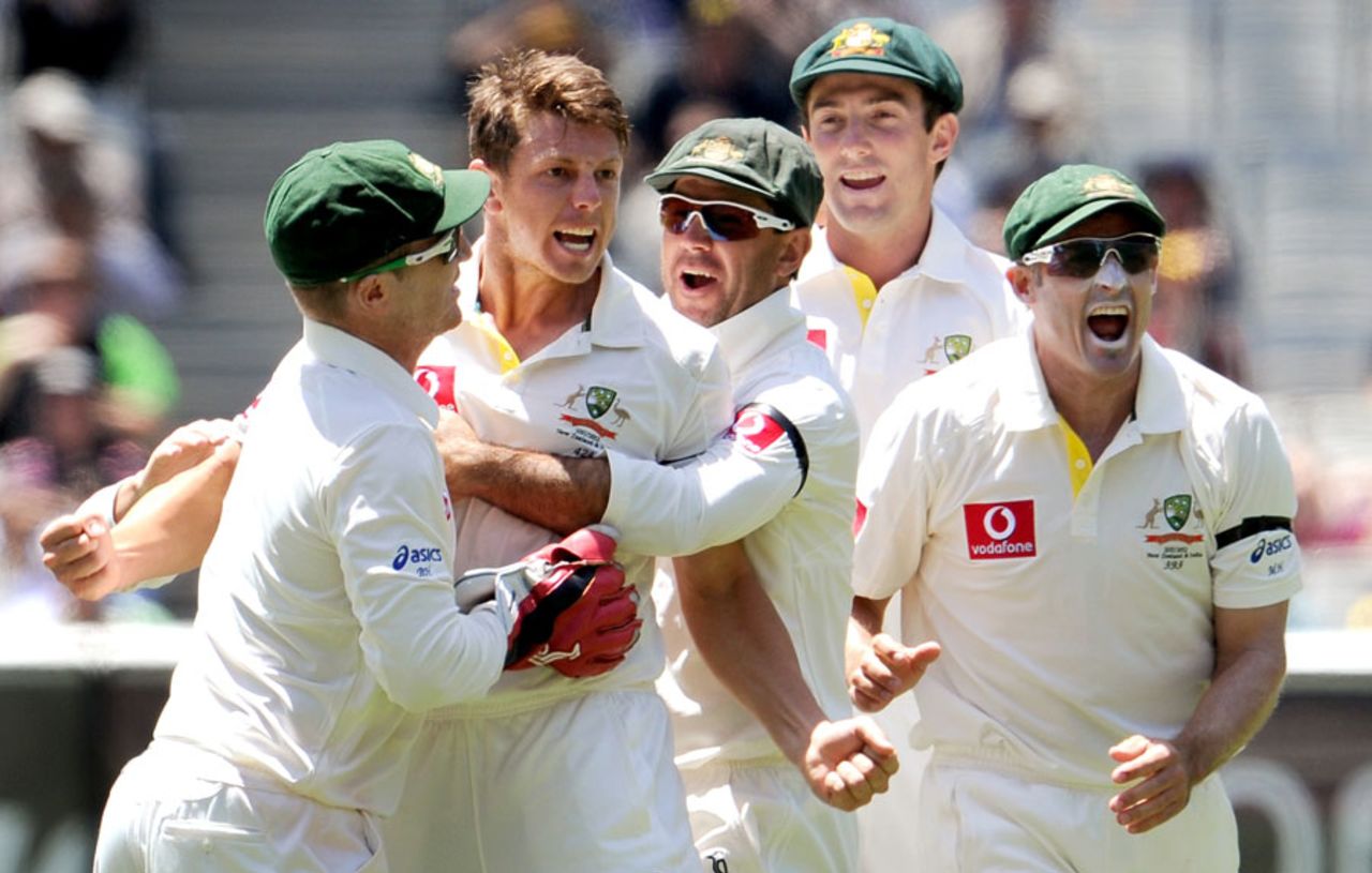 Australia celebrate a wicket, Australia v India, 1st Test, Melbourne, 4th day, December 29, 2011