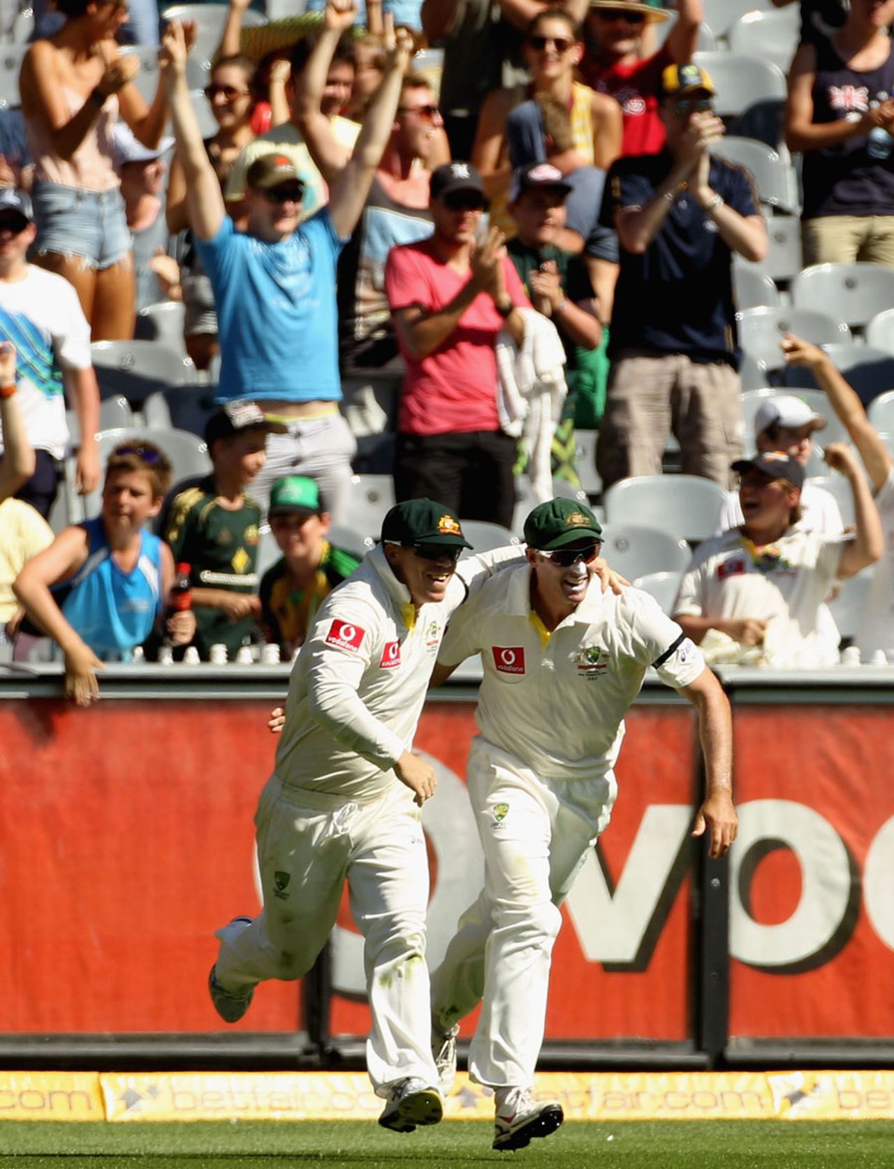 David Warner took the catch that sealed the Test for Australia, Australia v India, 1st Test, Melbourne, 4th day, December 29, 2011