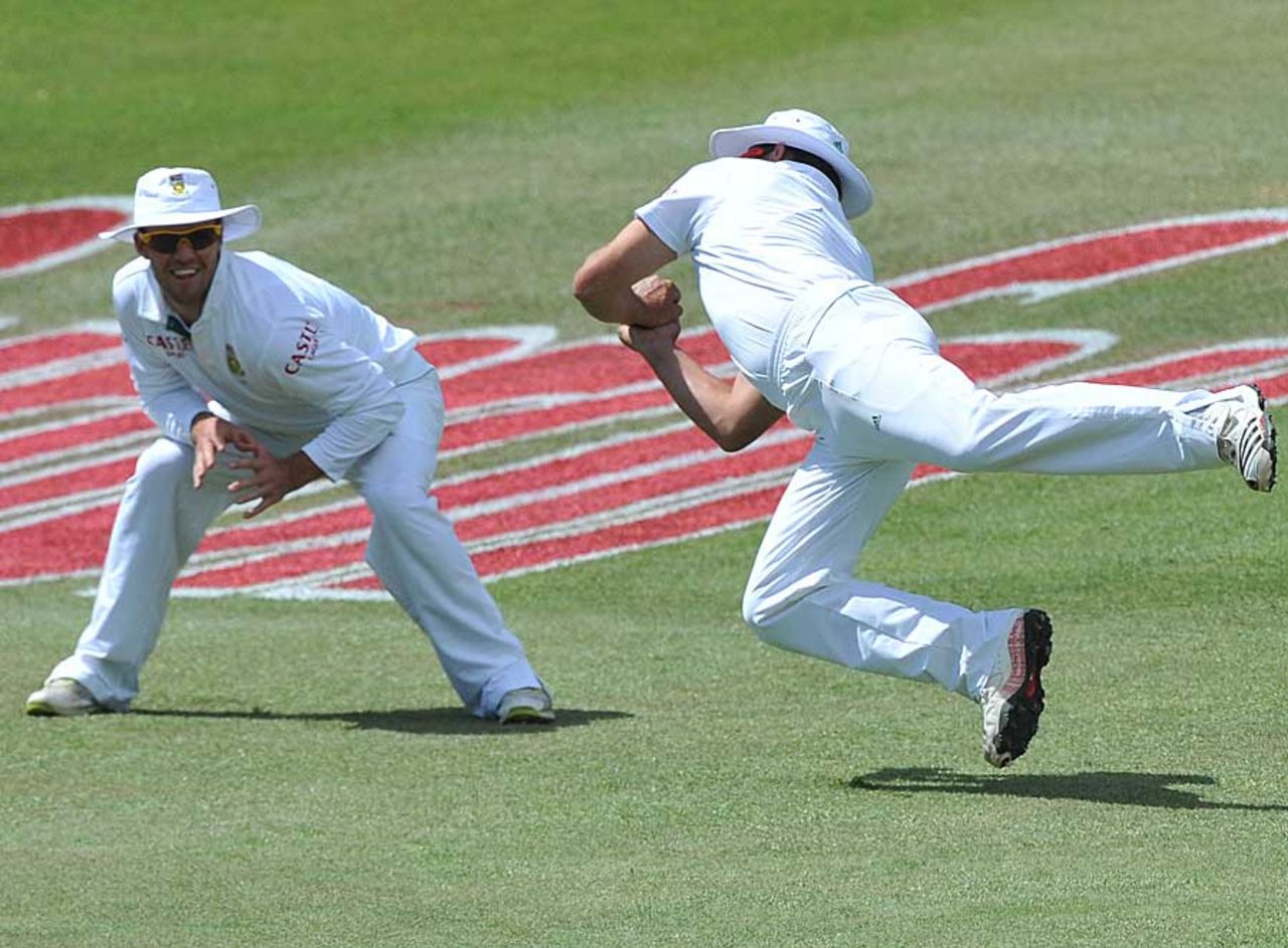 Jacques Kallis dives to take a catch at slip as AB de Villiers watches on, South Africa v Sri Lanka, 2nd Test, Durban, 4th day, December 29, 2011