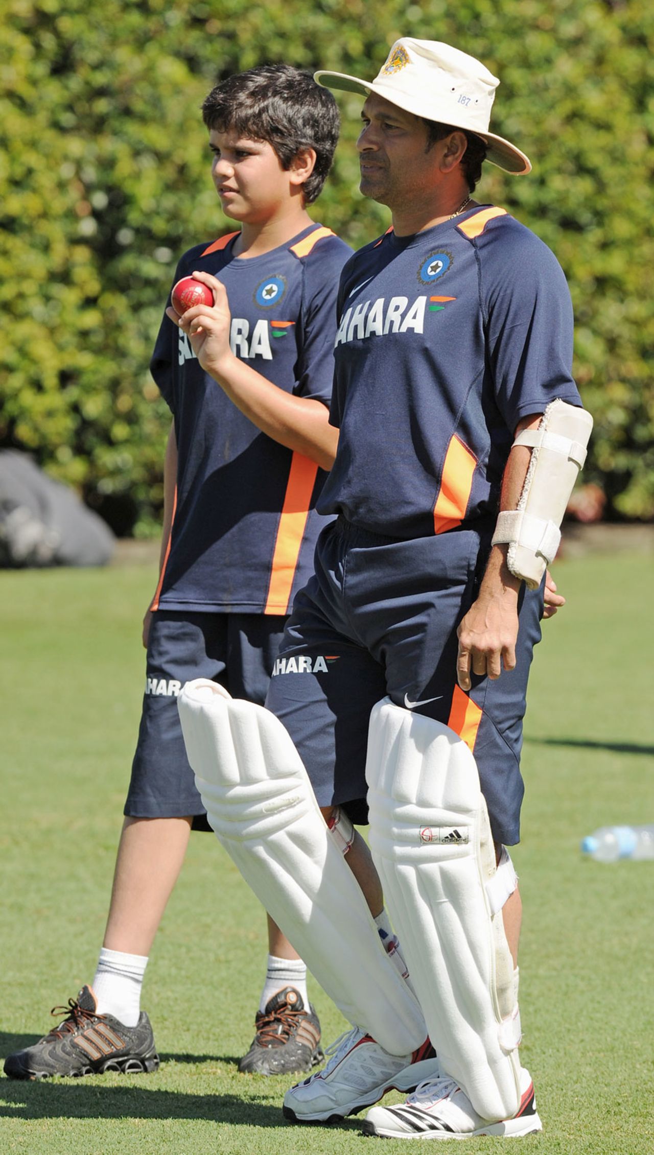 Sachin Tendulkar is accompanied by his son Arjun to practice, Sydney, January 1, 2012