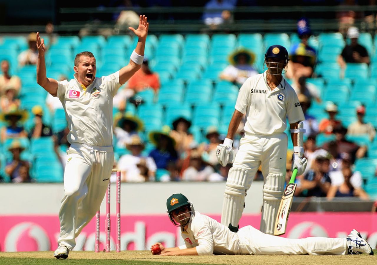 Peter Siddle had an unsuccessful appeal for a catch against Rahul Dravid, Australia v India, 2nd Test, Sydney, 1st day, January 3, 2012