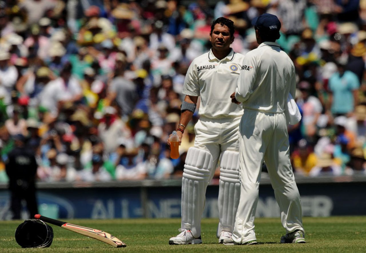 Sachin Tendulkar take a break, Australia v India, 2nd Test, Sydney, 1st day, January 3, 2012