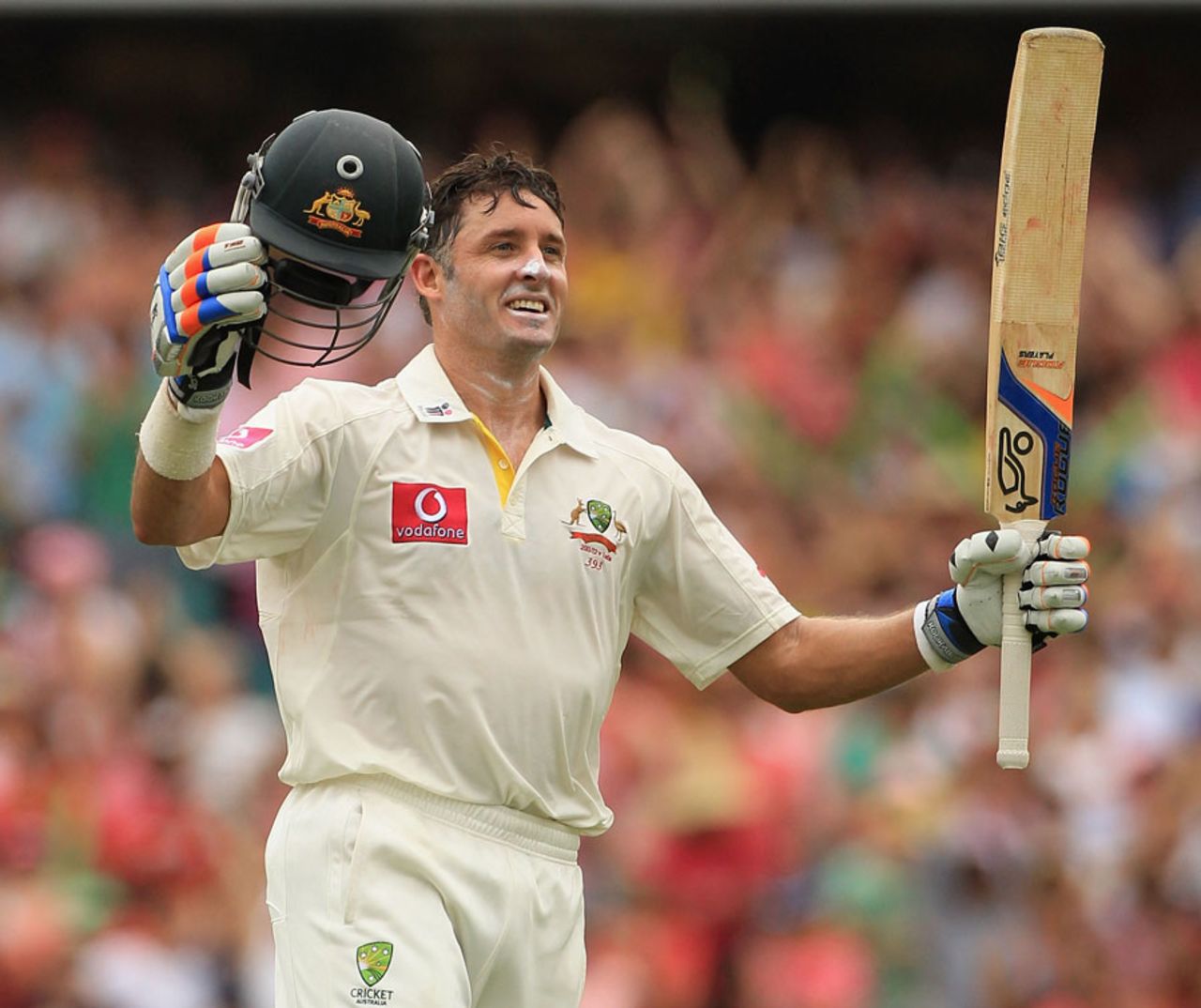 Michael Hussey acknowledges the applause after his century, Australia v India, 2nd Test, Sydney, 3rd day, January 5, 2012