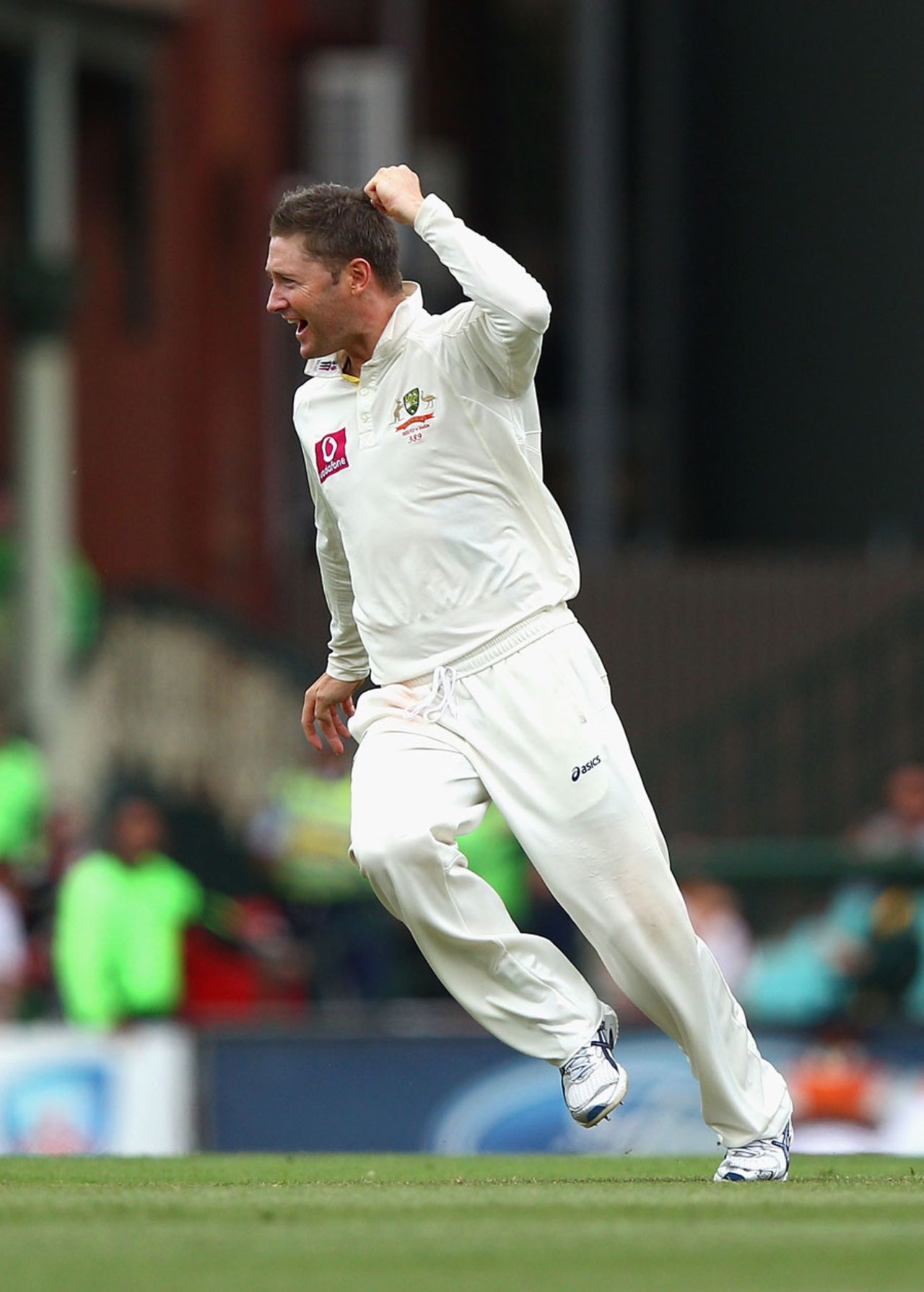 Michael Clarke is ecstatic after snagging Sachin Tendulkar, Australia v India, 2nd Test, Sydney, 4th day, January 6, 2012