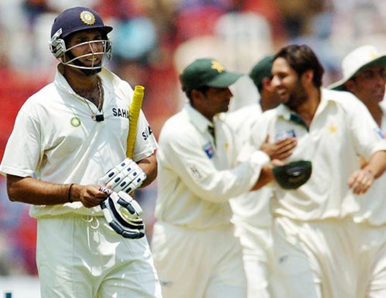 Shahid Afridi finally wrapped up the Indian innings, leaving VVS Laxman high and dry, India v Pakistan, 3rd Test, Bangalore, 4th day, March 27, 2005