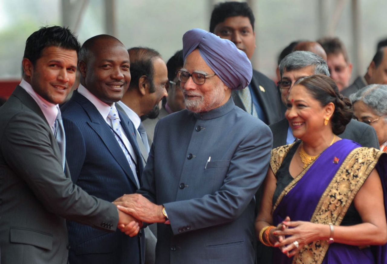 Daren Ganga and Brian Lara meet Indian Prime Minister Manmohan Singh, as T&T Prime Minister Kamla Persad-Bissessar looks on, Delhi, January 6, 2012