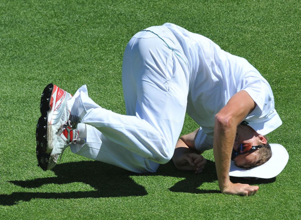 Morne Morkel tumbles away on the fourth day at Cape Town, South Africa v Sri Lanka, 3rd Test, Cape Town, January, 6, 2012
