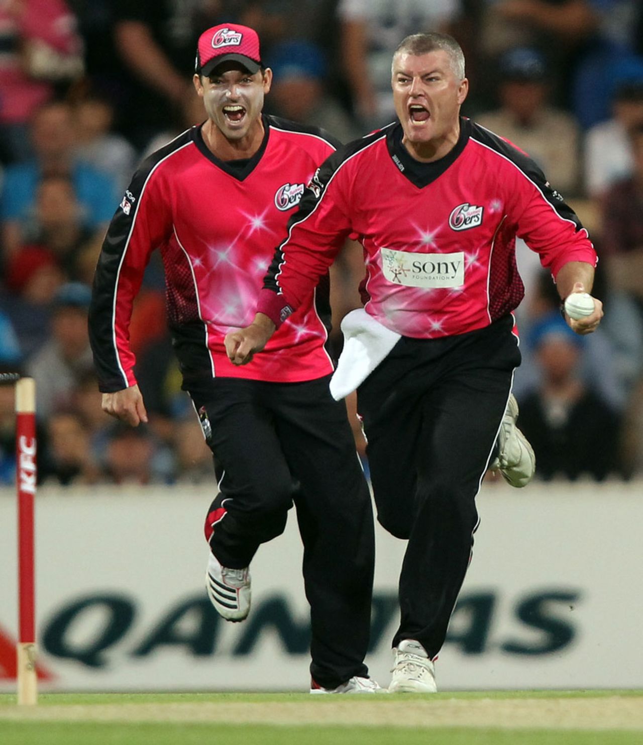 Stuart MacGill celebrates the wicket of Michael Klinger, Adelaide Strikers v Sydney Sixers, BBL, Adelaide, January 10, 2012