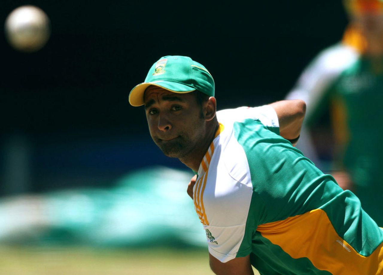 Robin Peterson bowls at a training session ahead of the one-day series against Sri Lanka, Newlands, January 10, 2012