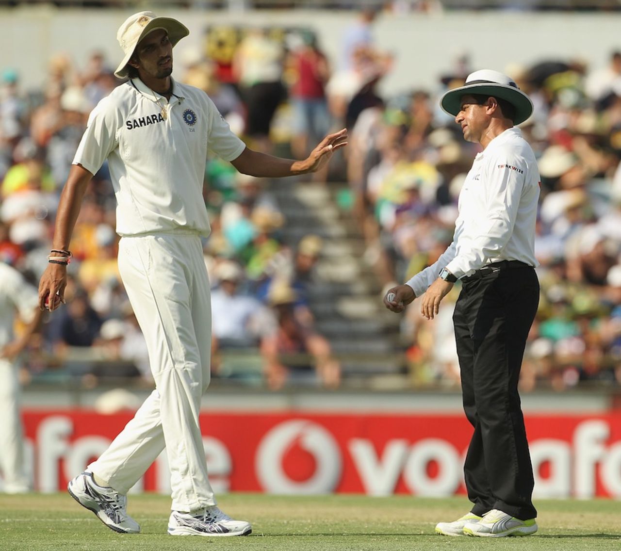 Aleem Dar has a word with Ishant Sharma, Australia v India, 3rd Test, Perth, 1st day, January 13, 2012