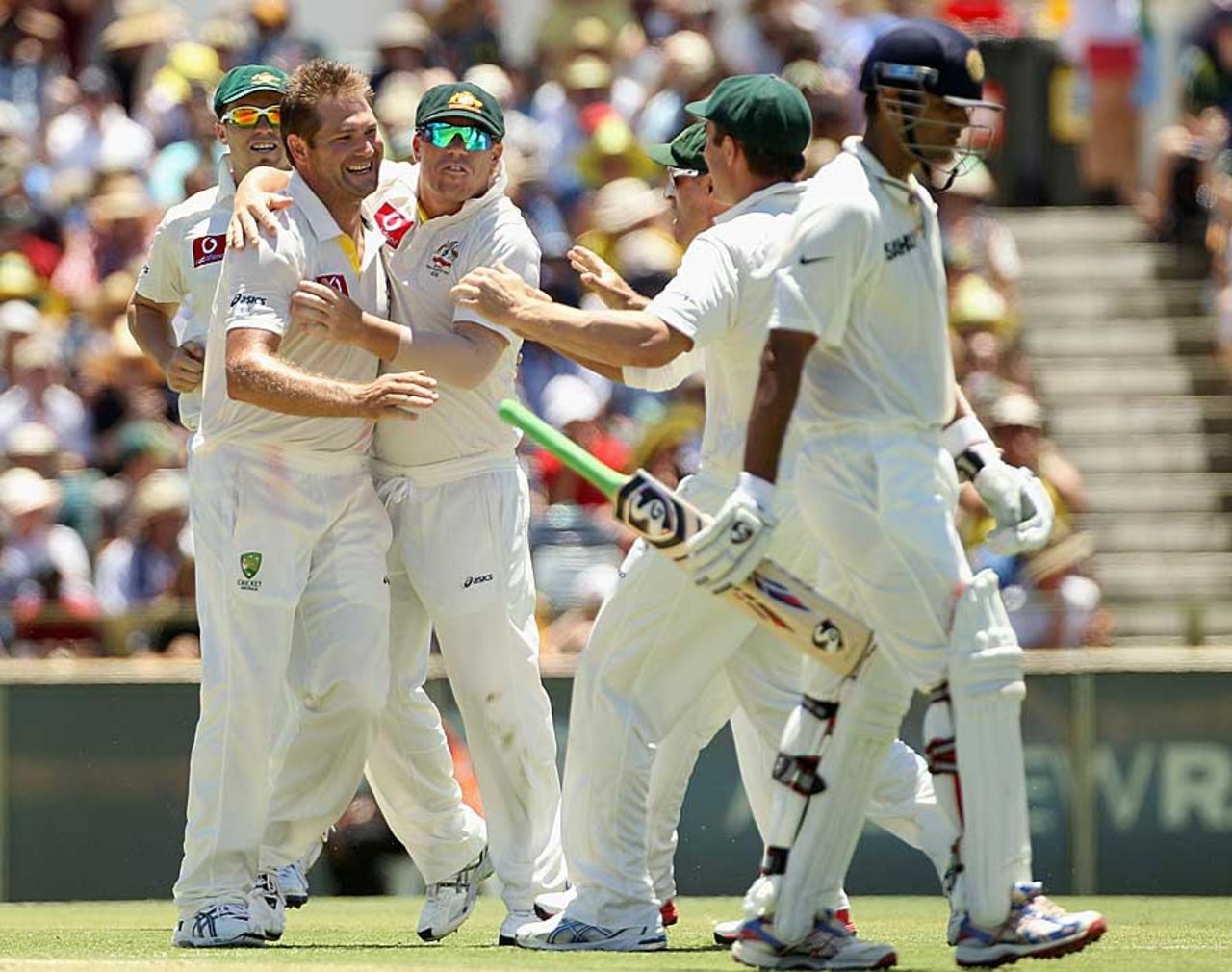 Ryan Harris celebrates dismissing Rahul Dravid, Australia v India, 3rd Test, Perth, 3rd day, January 15, 2012