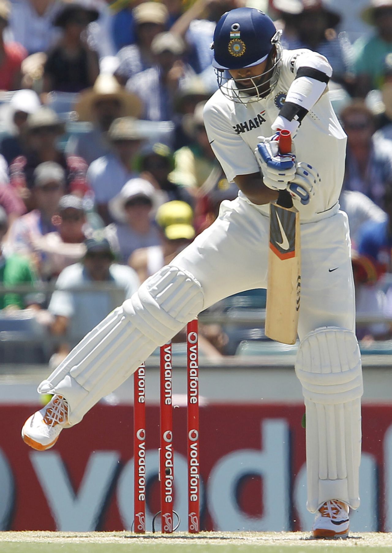 Vinay Kumar tries to defend, Australia v India, 3rd Test, Perth, 3rd day, January 15, 2012