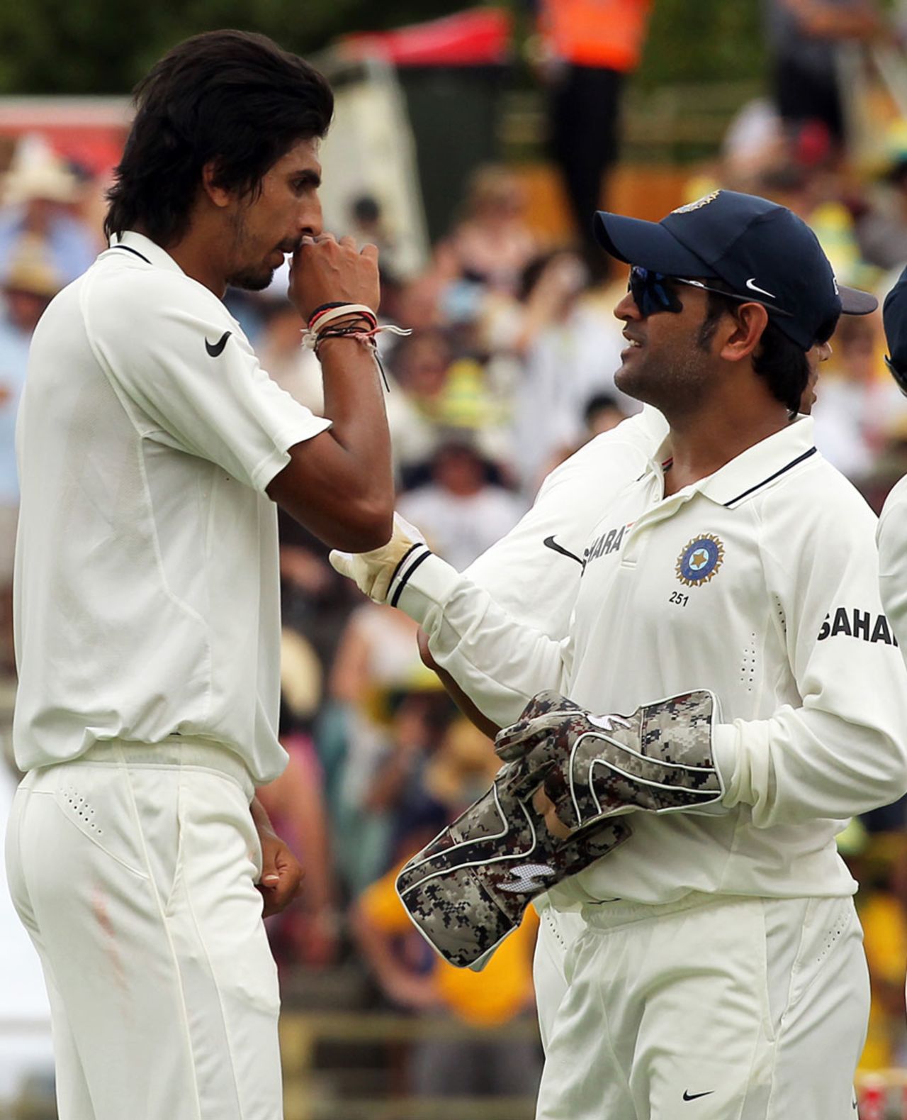 Ishant Sharma chats with MS Dhoni after taking a wicket, Australia v India, 3rd Test, Perth, 2nd day, January 14, 2012