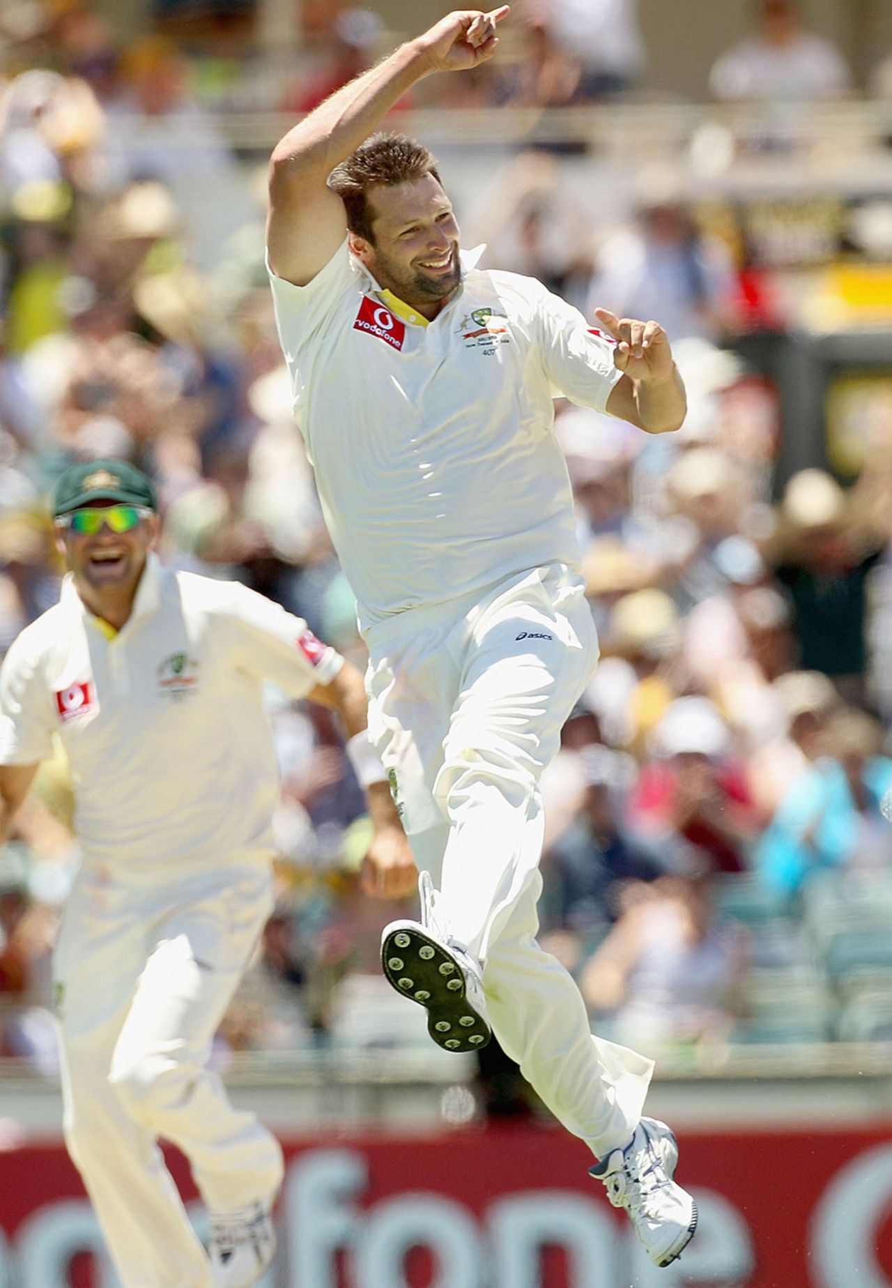 Ben Hilfenhaus cleaned up the India tail with three wickets in five balls, Australia v India, 3rd Test, Perth, 3rd day, January 15, 2012