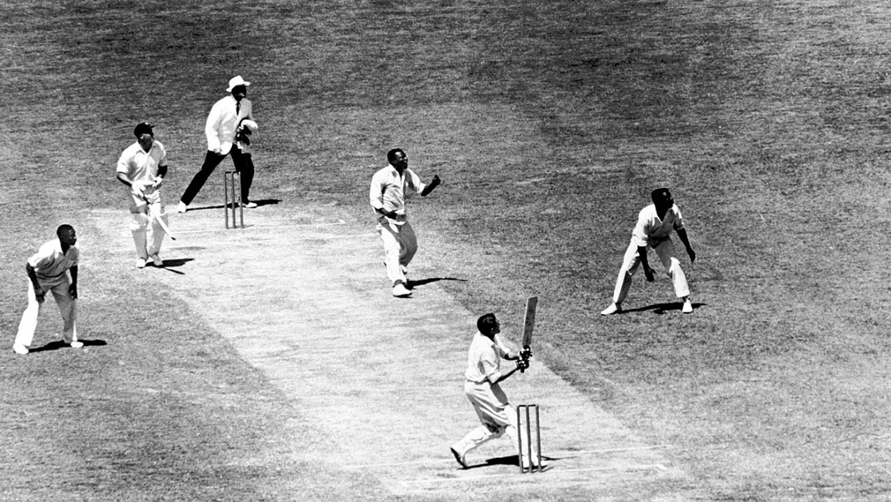 Alan Davidson hooks Wes Hall, Australia v West Indies, 5th Test, Melbourne, 3rd day, February 13, 1961