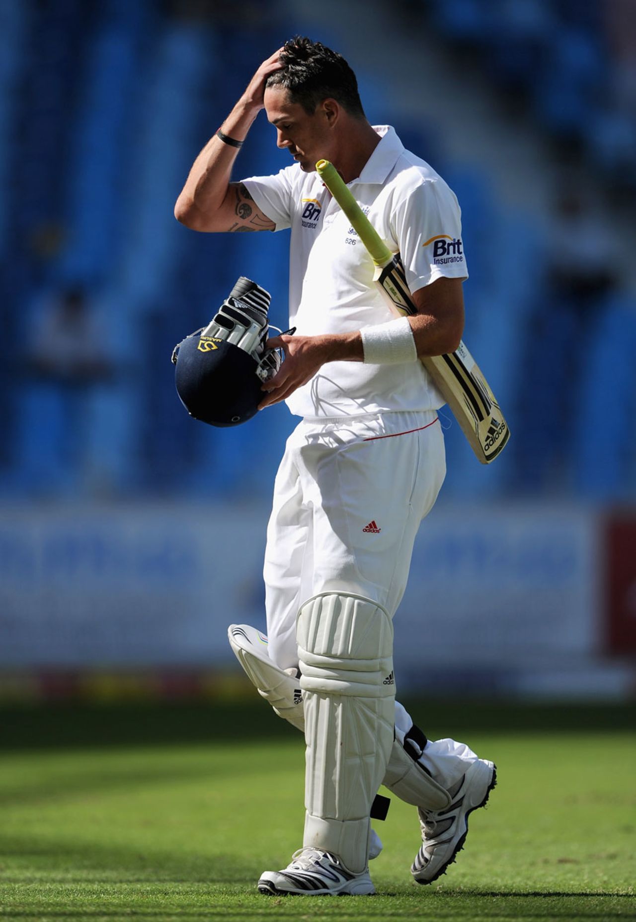 Kevin Pietersen departs having been caught for a duck, Pakistan v England, 1st Test, Dubai, 3rd day, January 19, 2012
