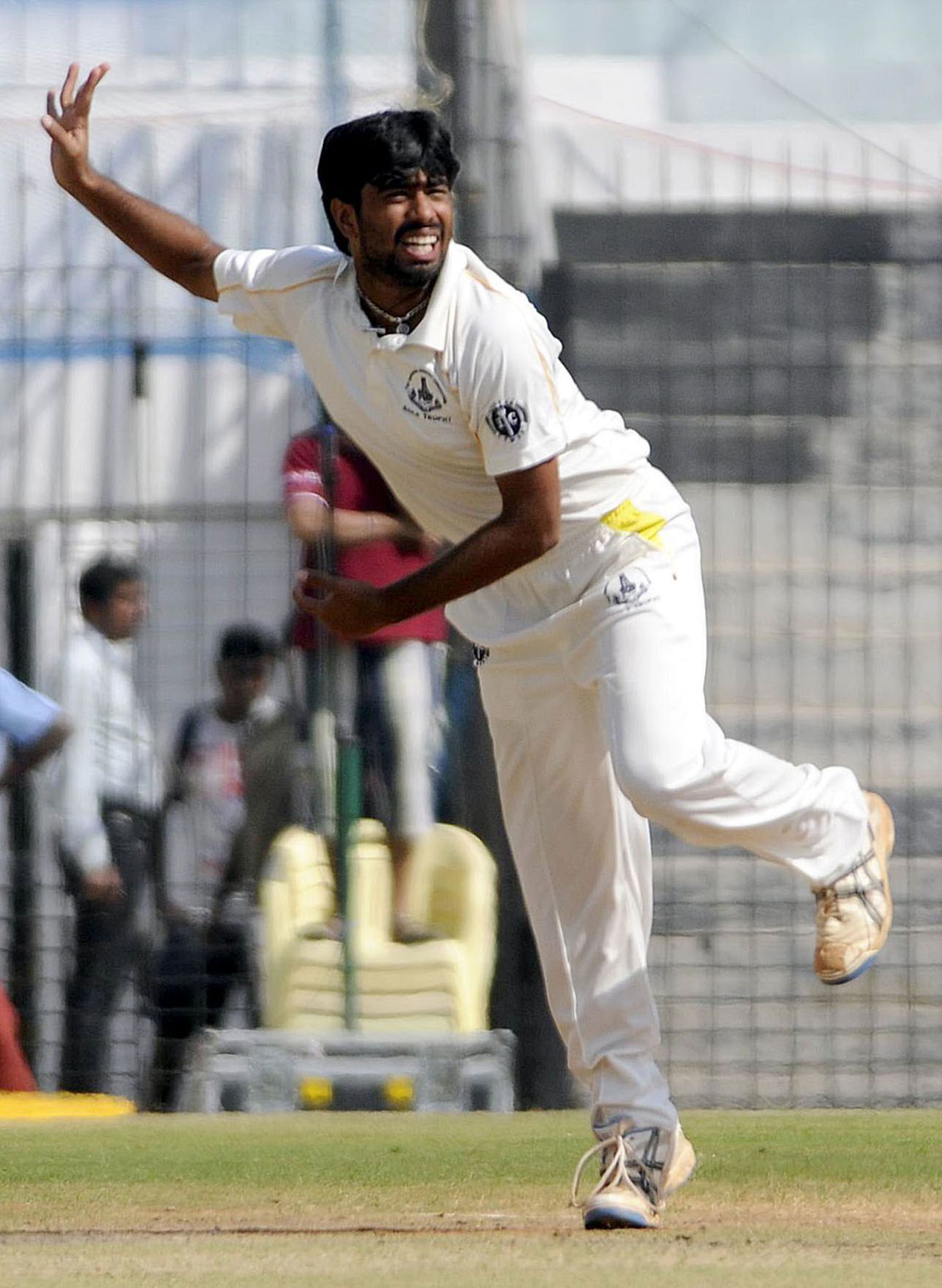 Aushik Srinivas toiled 85 overs to take 4 for 192, Tamil Nadu v Rajasthan, Ranji Trophy final,Chennai, 3rd day, January 21, 2012