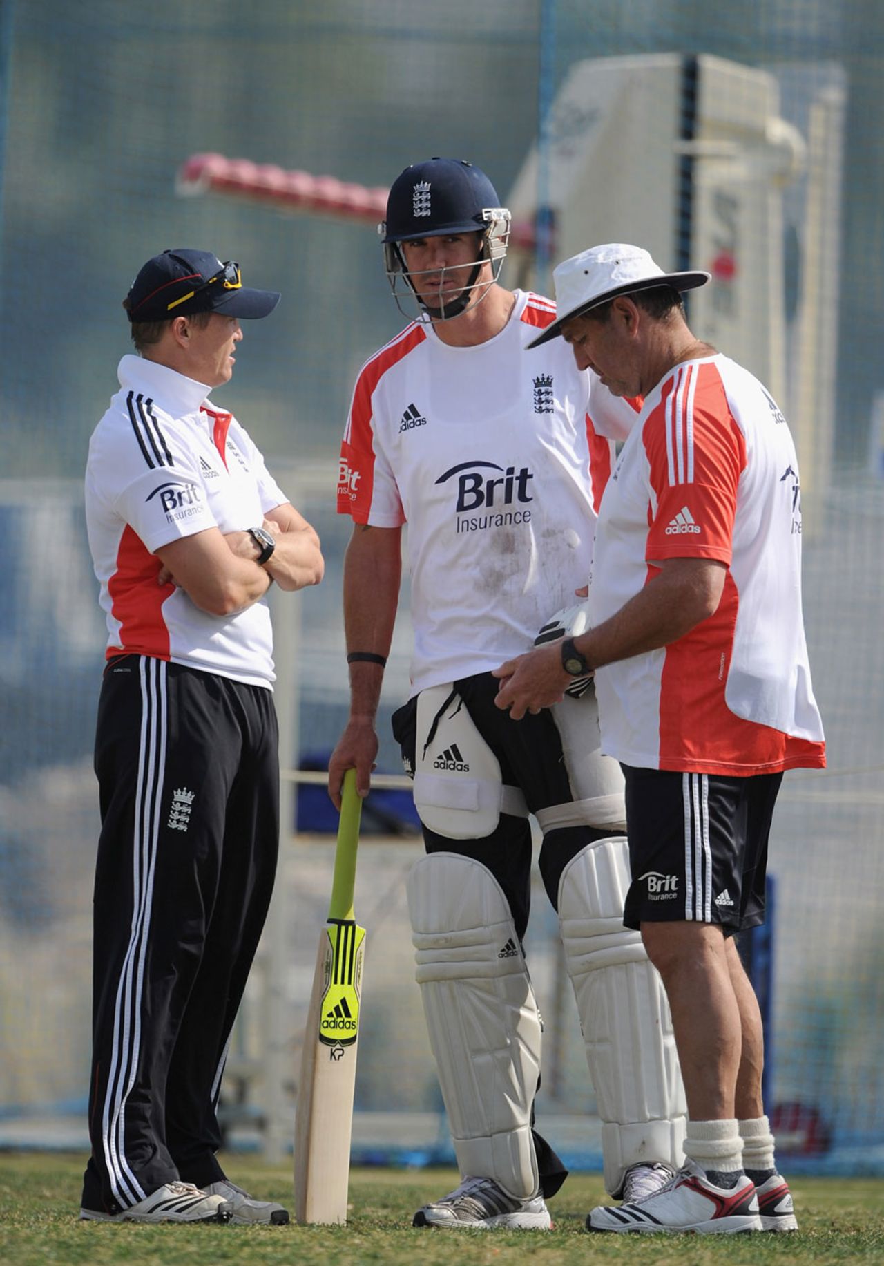 Kevin Pietersen talks to Andy Flower and Graham Gooch, Dubai, January, 21, 2012