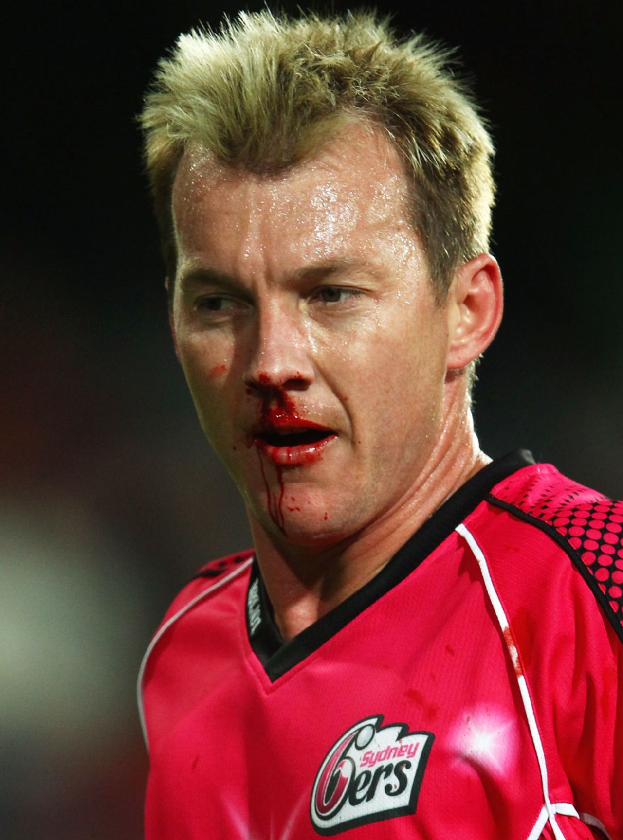 Brett Lee is left bleeding after a collision with Phil Jaques, Hobart Hurricanes v Sydney Sixers, 2nd semi-final, BBL 2011-12, Hobart, January 22, 2012 