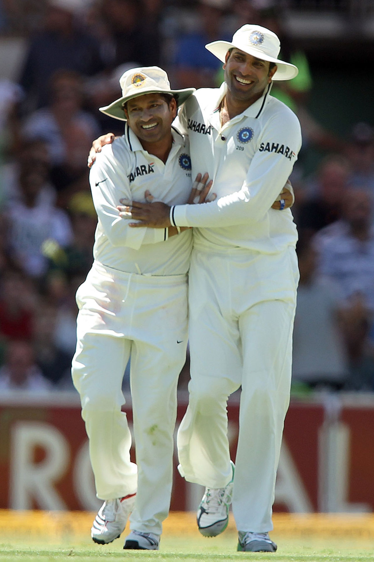 VVS Laxman took a smart catch to get rid of Ed Cowan, Australia v India, 4th Test, Adelaide, 1st day, January 24, 2012