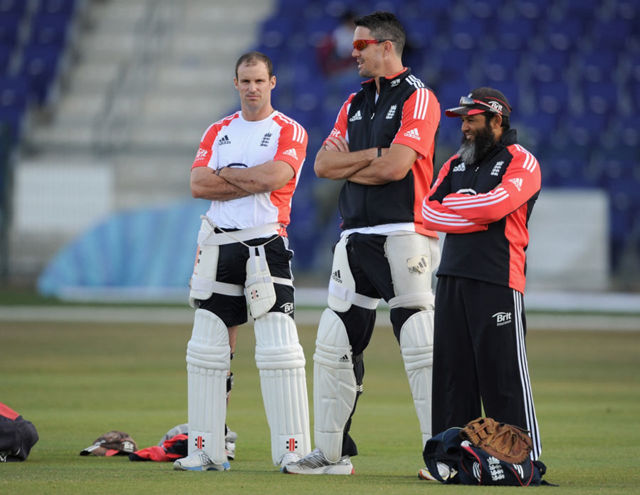 Andrew Strauss, Kevin Pietersen and Mushtaq Ahmed discuss England's net session, Abu Dhabi, January, 24, 2012