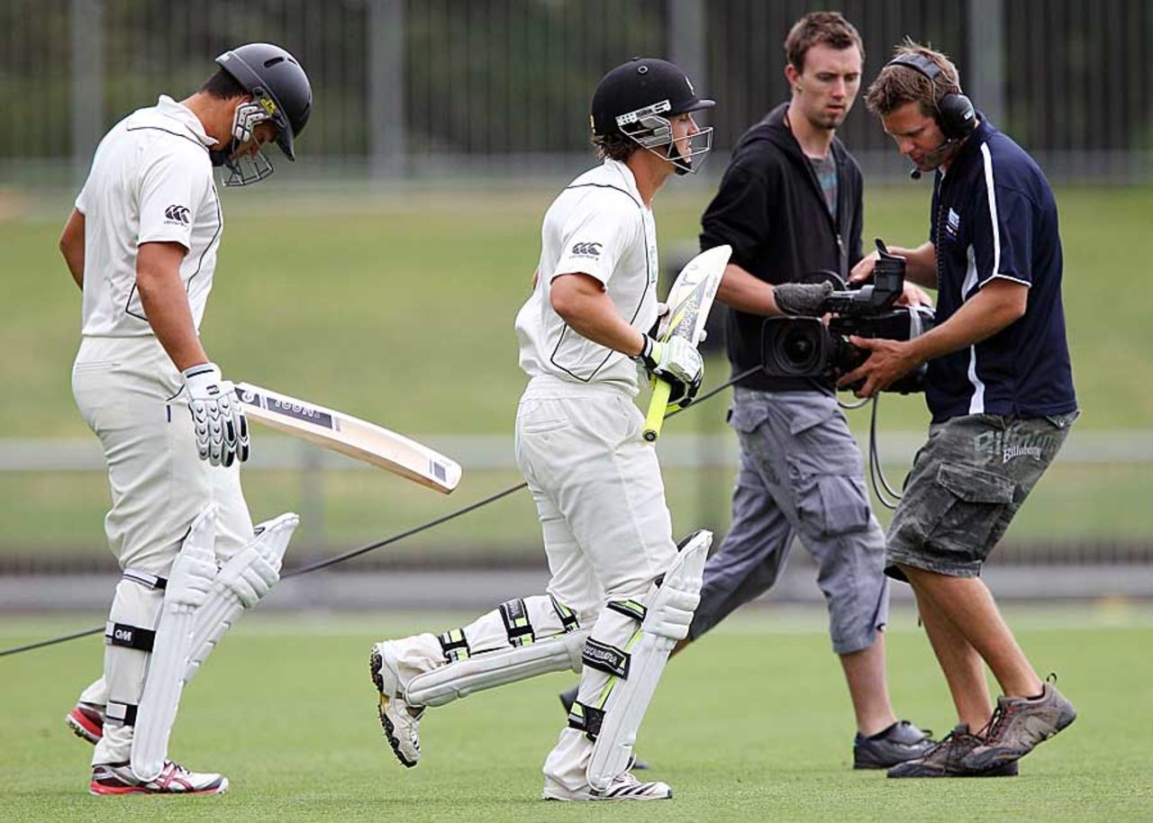 Ross Taylor and BJ Watling make their way to the middle, New Zealand v Zimbabwe, Only Test, Napier, 2nd day, January 27, 2012