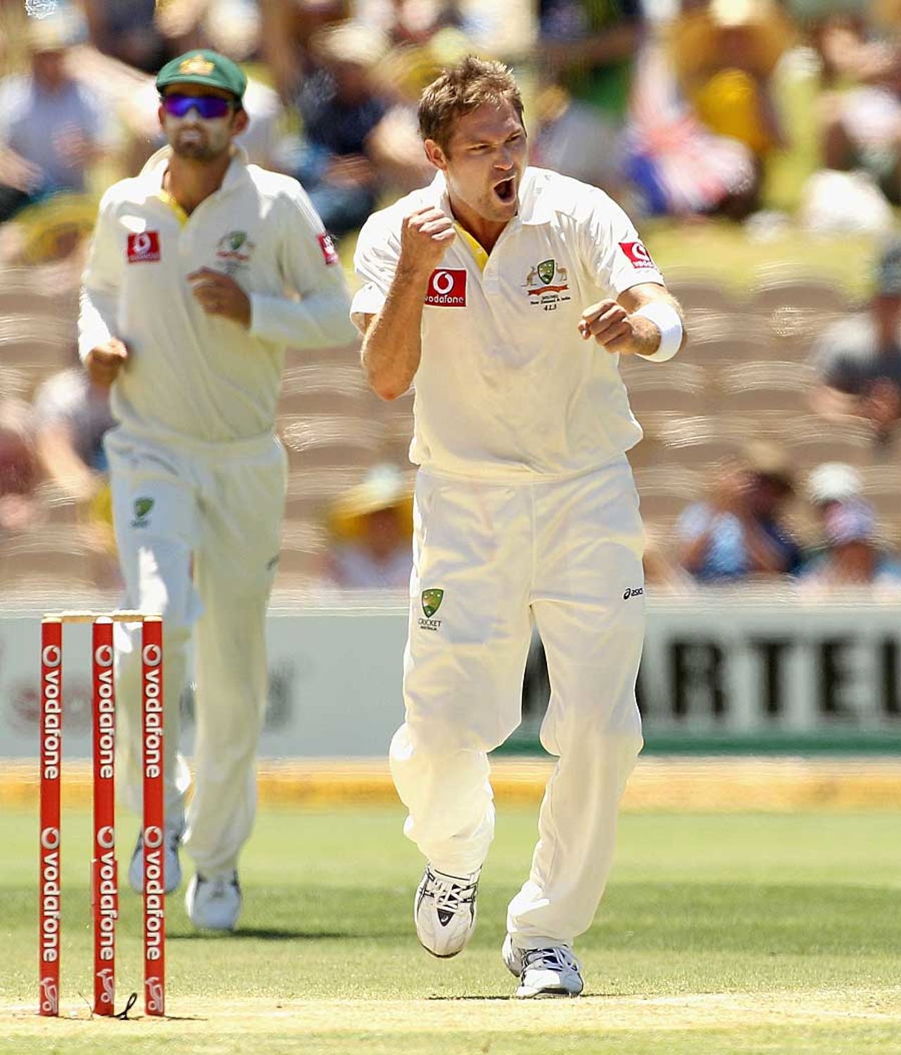Ryan Harris celebrates the fall of Gautam Gambhir, Australia v India, 4th Test, Adelaide, 4th day, January 27, 2012