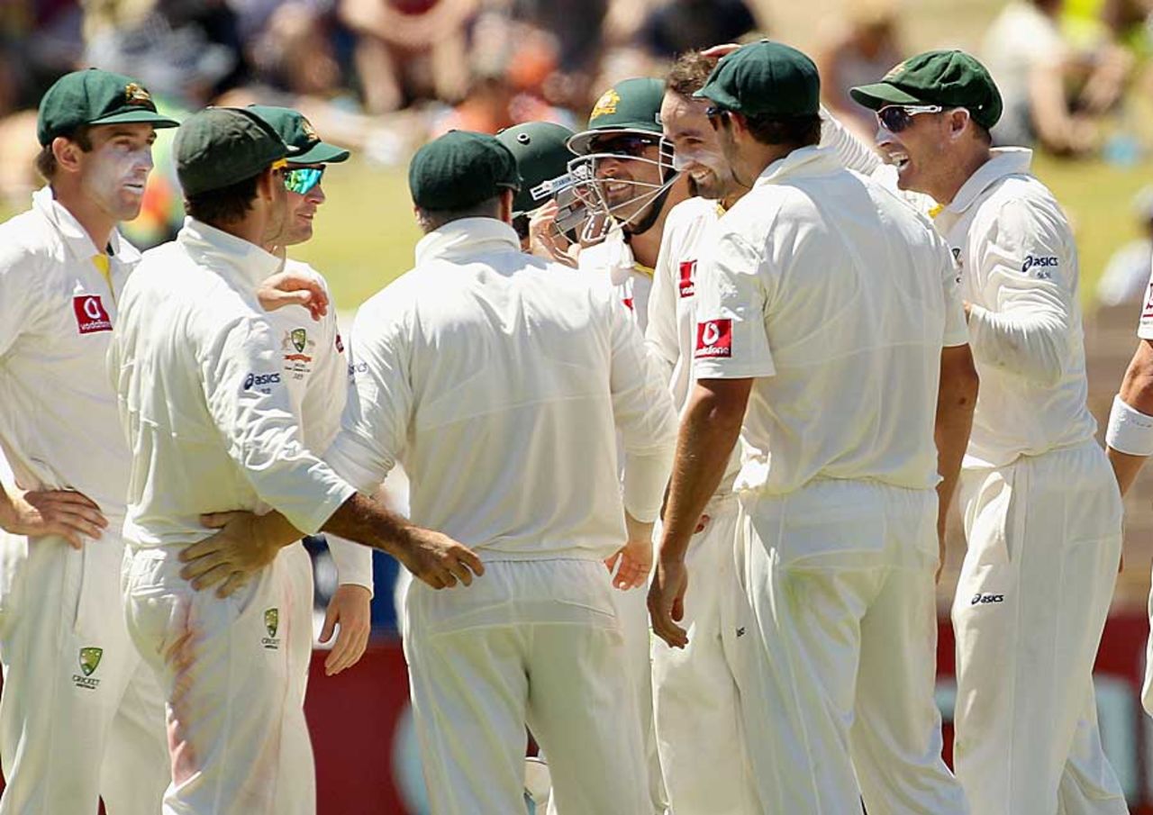 Nathan Lyon picked up Virender Sehwag's wicket, Australia v India, 4th Test, Adelaide, 4th day, January 27, 2012