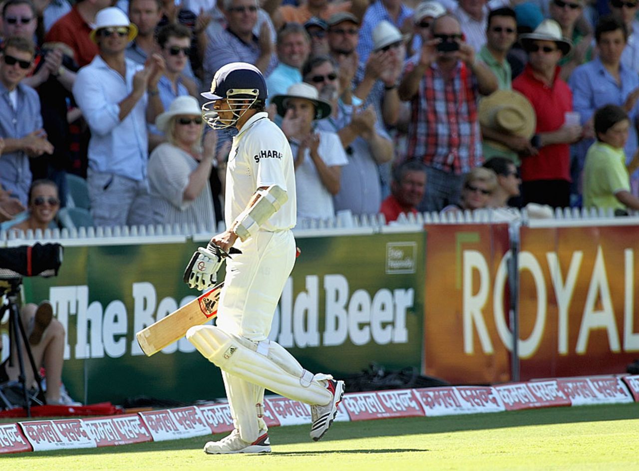 Sachin Tendulkar walks back to a standing ovation in possibly his last Test innings in Australia, Australia v India, 4th Test, Adelaide, 4th day, January 27, 2012