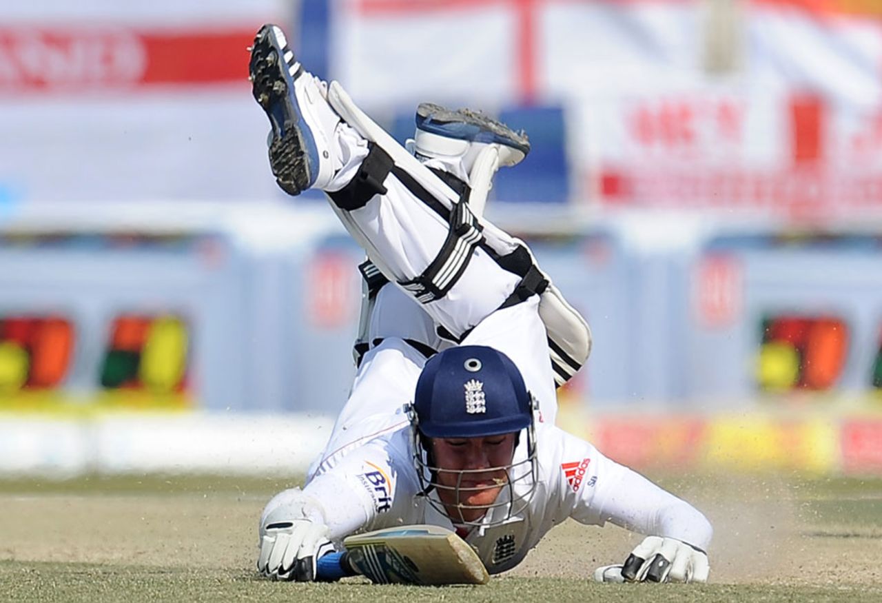 Stuart Broad hits out during his half-century, Pakistan v England, 2nd Test, Abu Dhabi, 3rd Day, January, 27, 2012