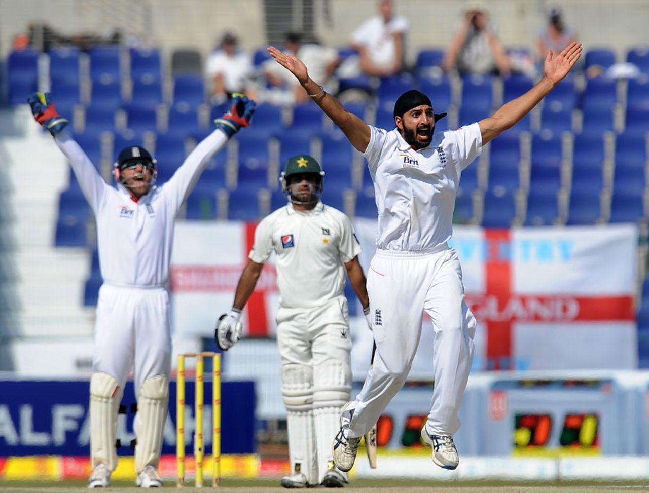 Monty Panesar appeals to have Mohammad Hafeez lbw , Pakistan v England, 2nd Test, Abu Dhabi, 3rd Day, January, 27, 2012
