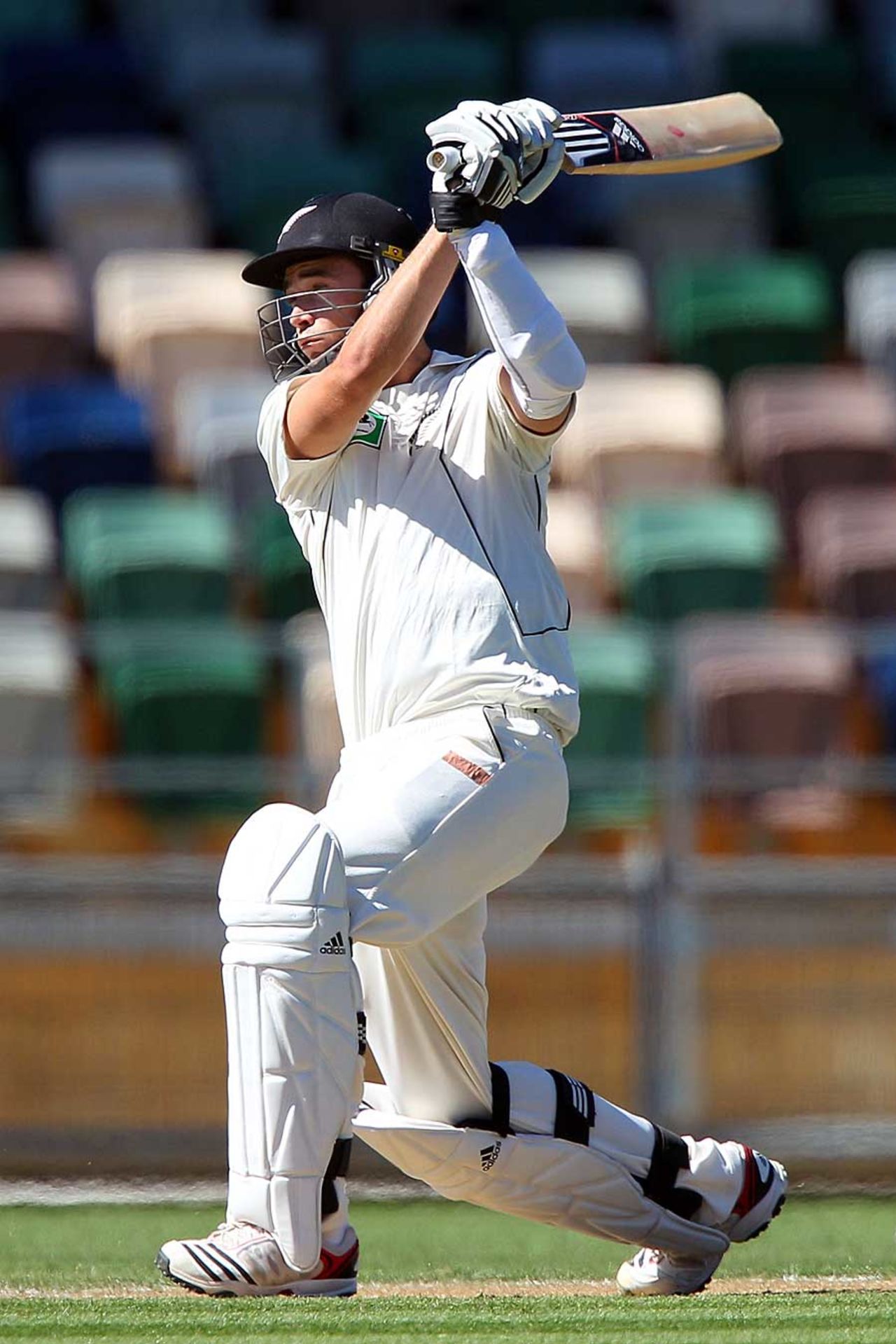 Tim Southee played a quickfire cameo, New Zealand v Zimbabwe, Only Test, Napier, 3rd day, January 28, 2012