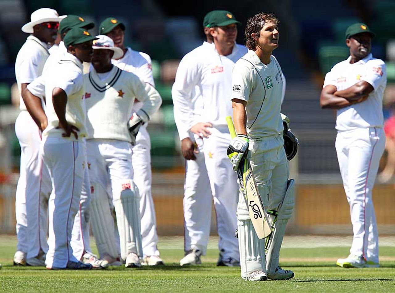 BJ Watling waits for the third umpire's decision along with the Zimbabwe team, New Zealand v Zimbabwe, Only Test, Napier, 3rd day, January 28, 2012
