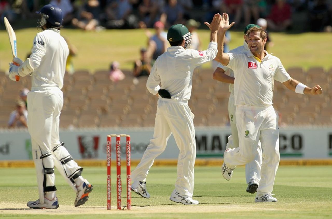 Ryan Harris celebrates the wicket of Ishant Sharma, Australia v India, 4th Test, Adelaide, 5th day, January 28, 2012