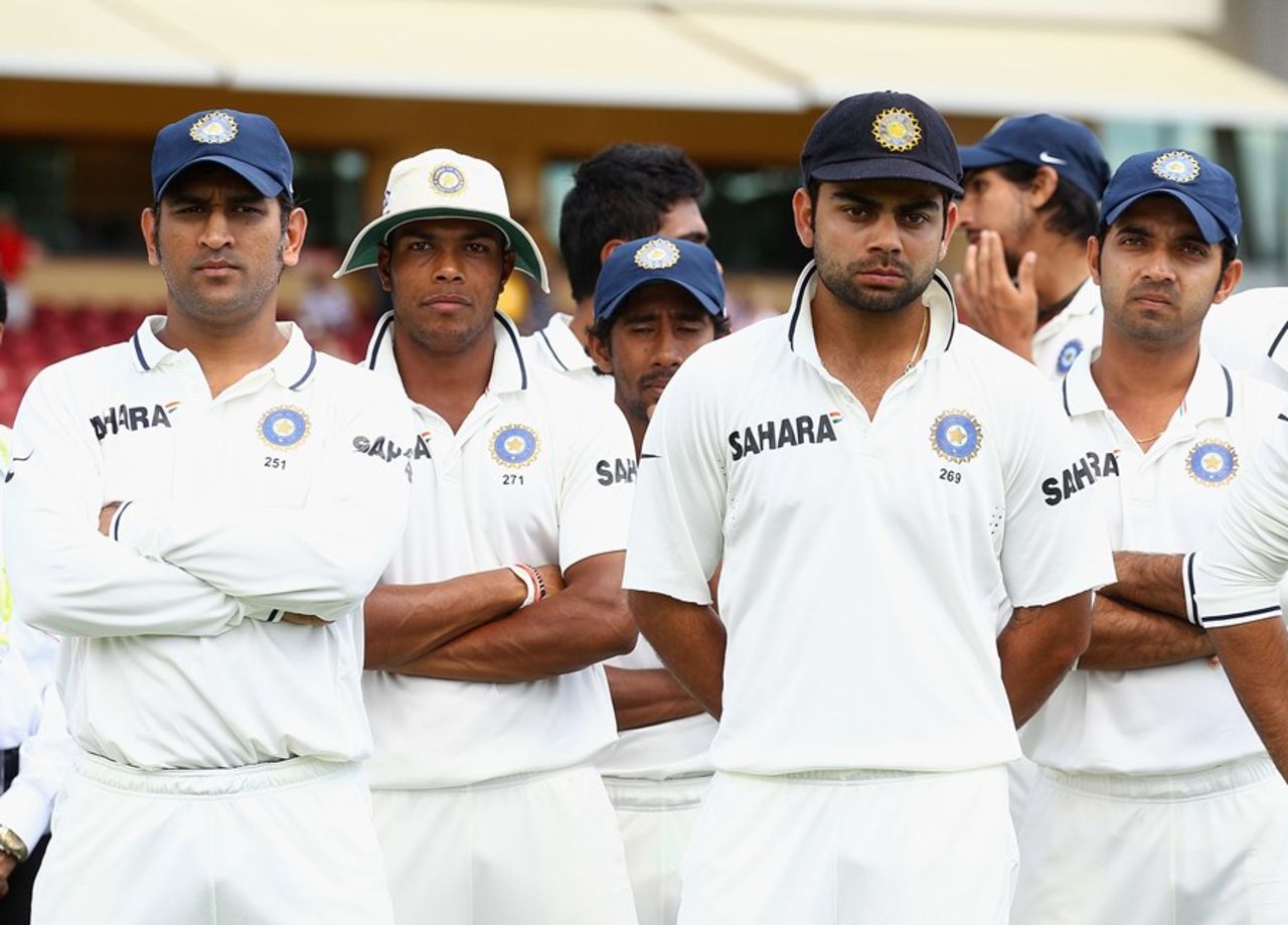 MS Dhoni and his team-mates after the loss, 4th Test, Adelaide, 5th day, January 28, 2012