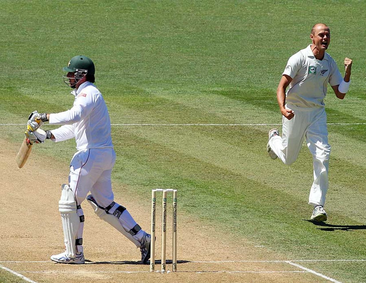Chris Martin sees off Brendan Taylor, New Zealand v Zimbabwe, Only Test, Napier, 3rd day, January 28, 2012